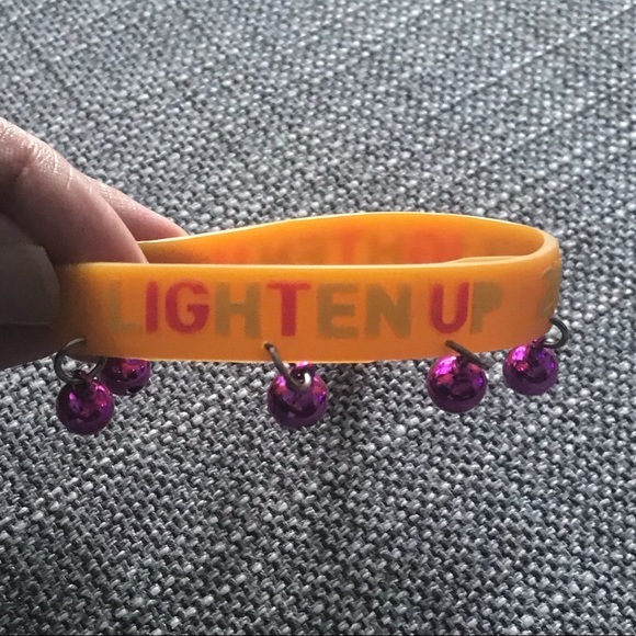 BNWOT Zumba Slouchy/hobo bag + FREE Zumba bracelet - Picture 6 of 6